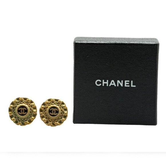CHANEL CC Logos Black Leather Round Clip-On Earrings Gold Tone 94P Auth w/Box - Picture 1 of 12